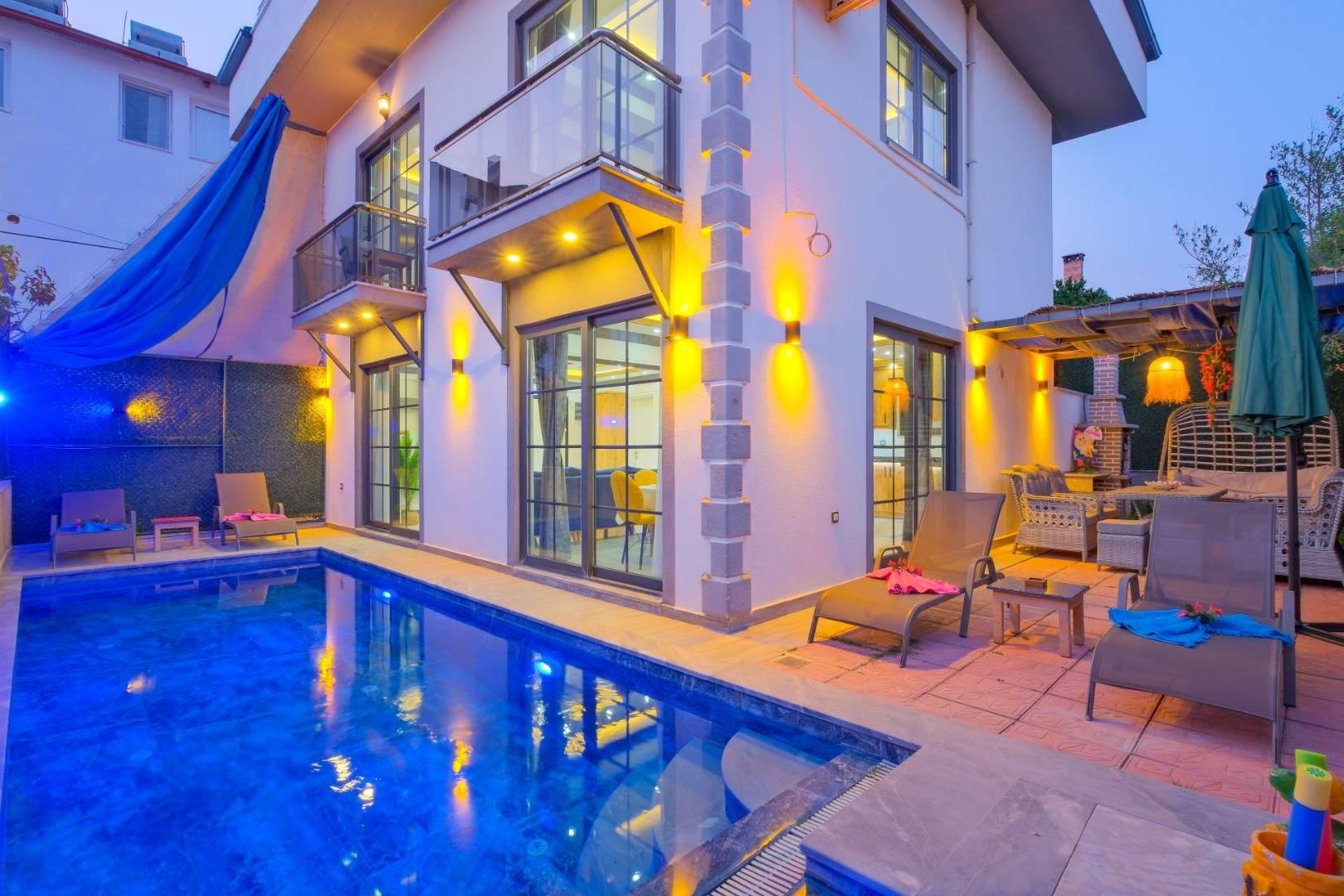Muğla Seydikemer'de Kalabalık Ailelere Uygun, Özel Havuzlu, Şık Villa-37916