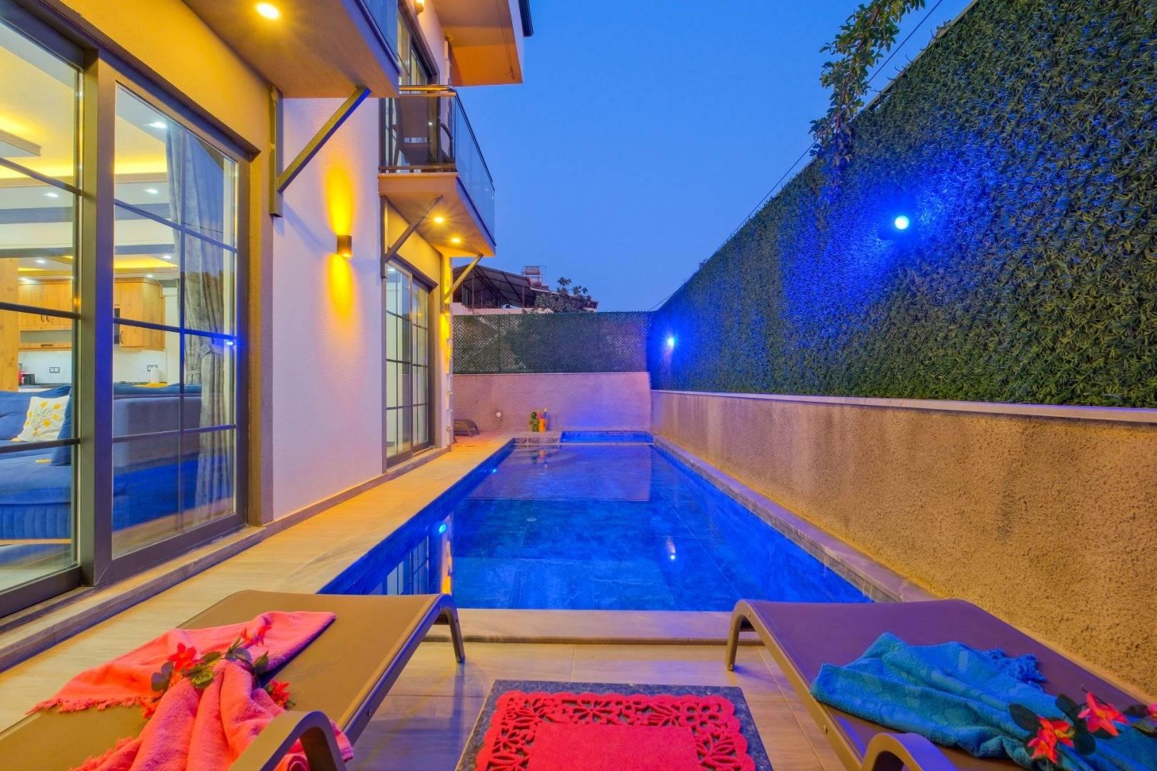 Muğla Seydikemer'de Kalabalık Ailelere Uygun, Özel Havuzlu, Şık Villa-37916