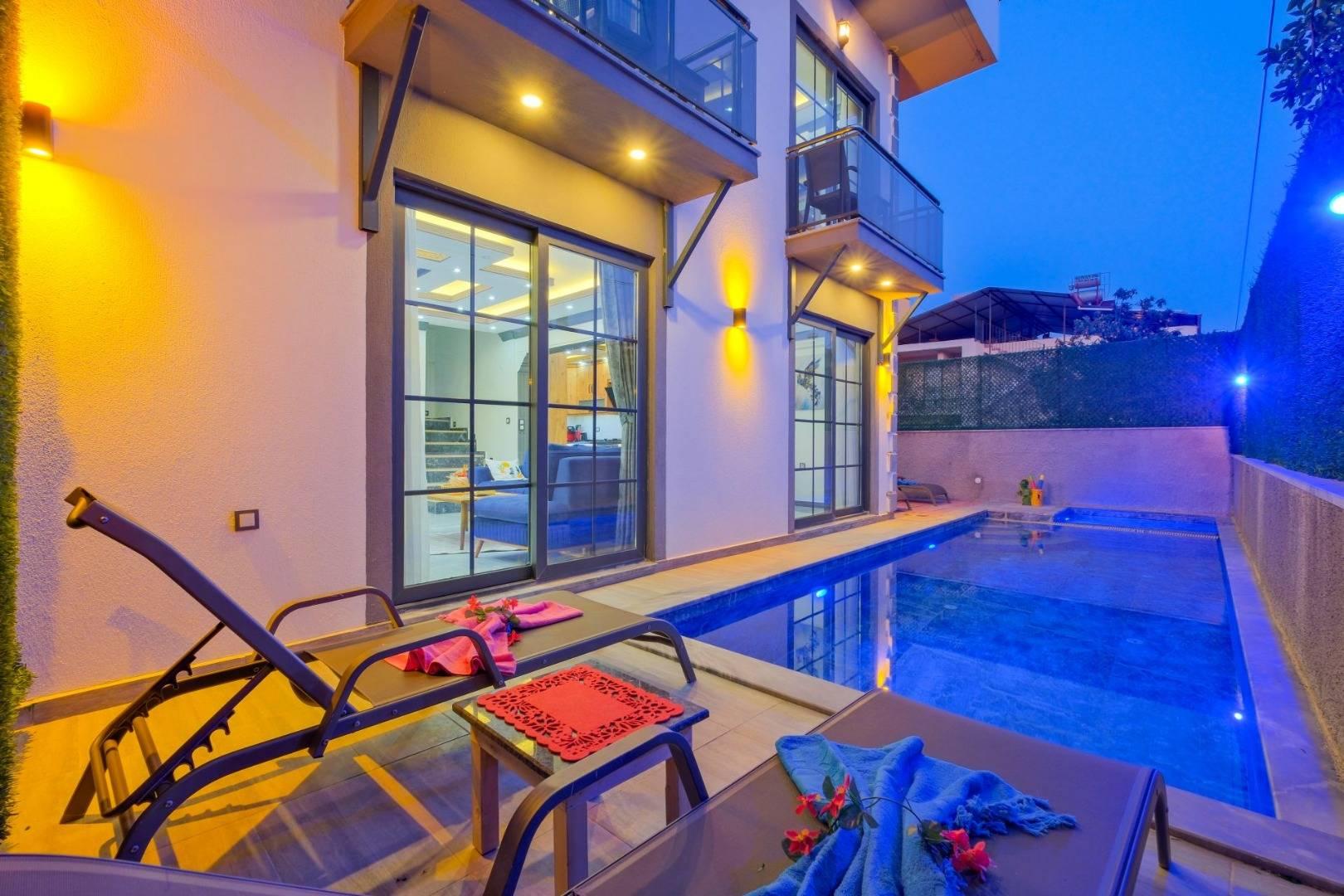 Muğla Seydikemer'de Kalabalık Ailelere Uygun, Özel Havuzlu, Şık Villa-37916