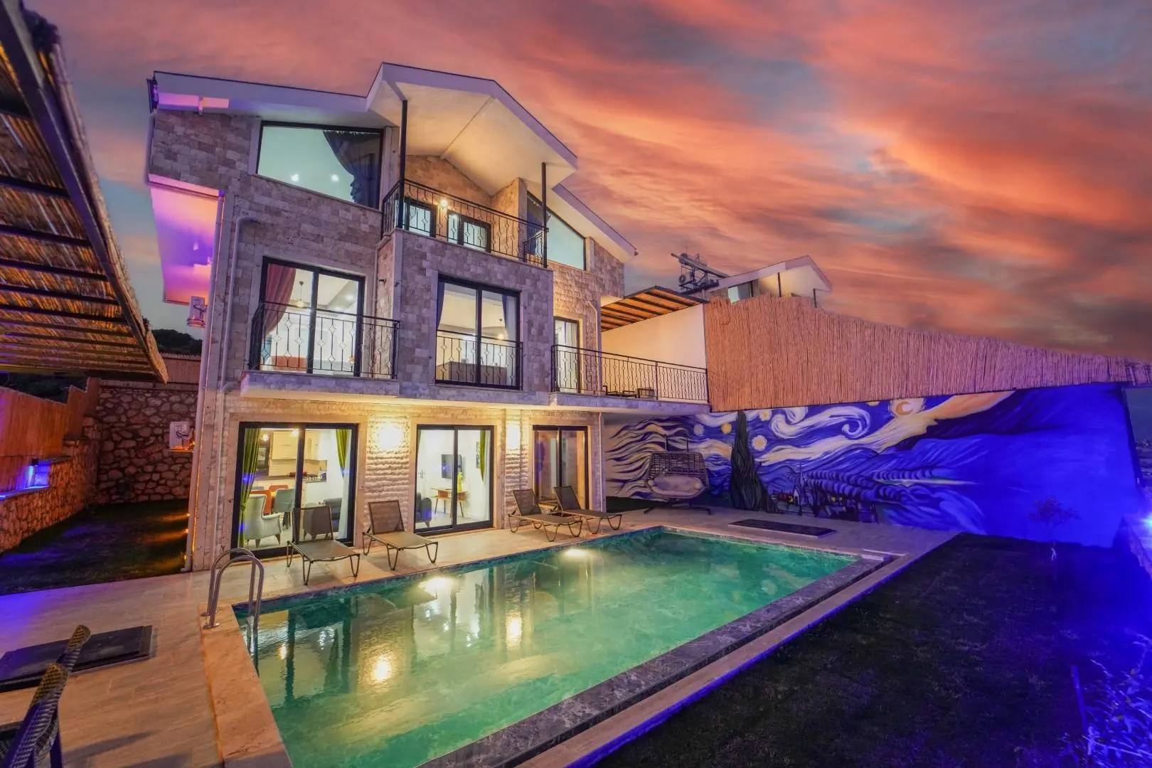 Muğla Seydikemer'de Sakin Konumda, Özel Havuzlu, Saunalı Villa