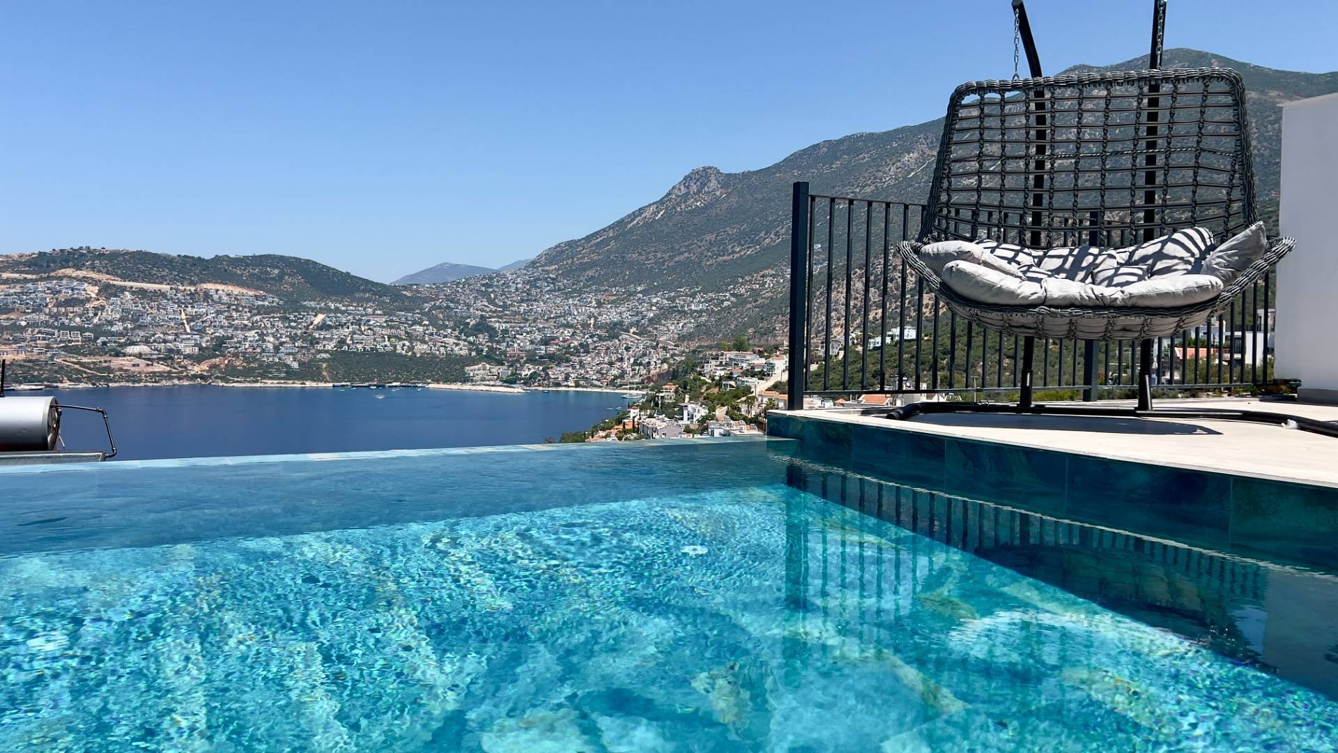 Kaş Bezirgan'da Deniz Manzaralı, Özel Havuzlu, 3+1 Villa