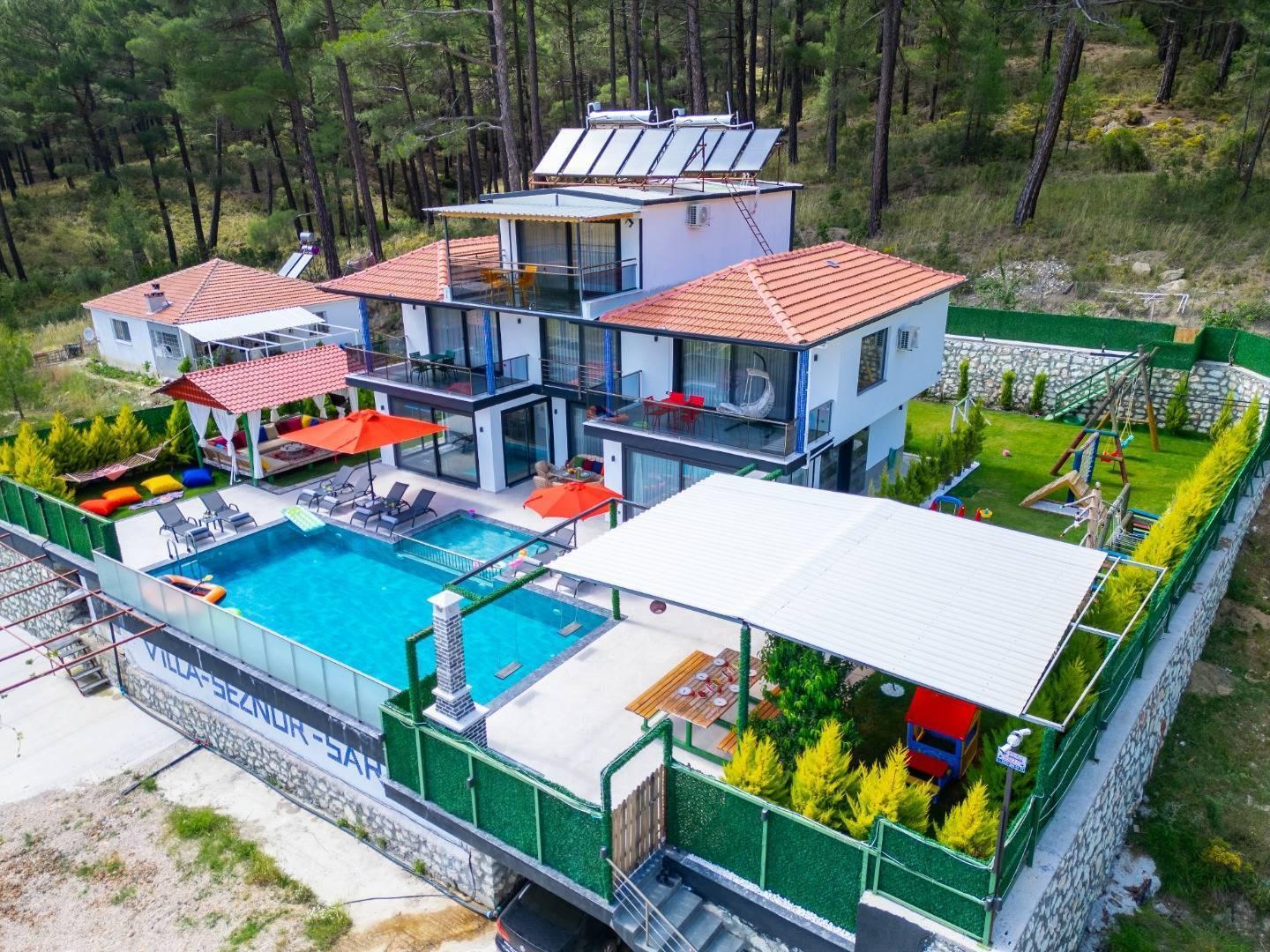 Kaş Çamlıova'da Lüks Tasarımlı, Açık ve Kapalı Havuzlu, 4+1 Şık Villa-42260