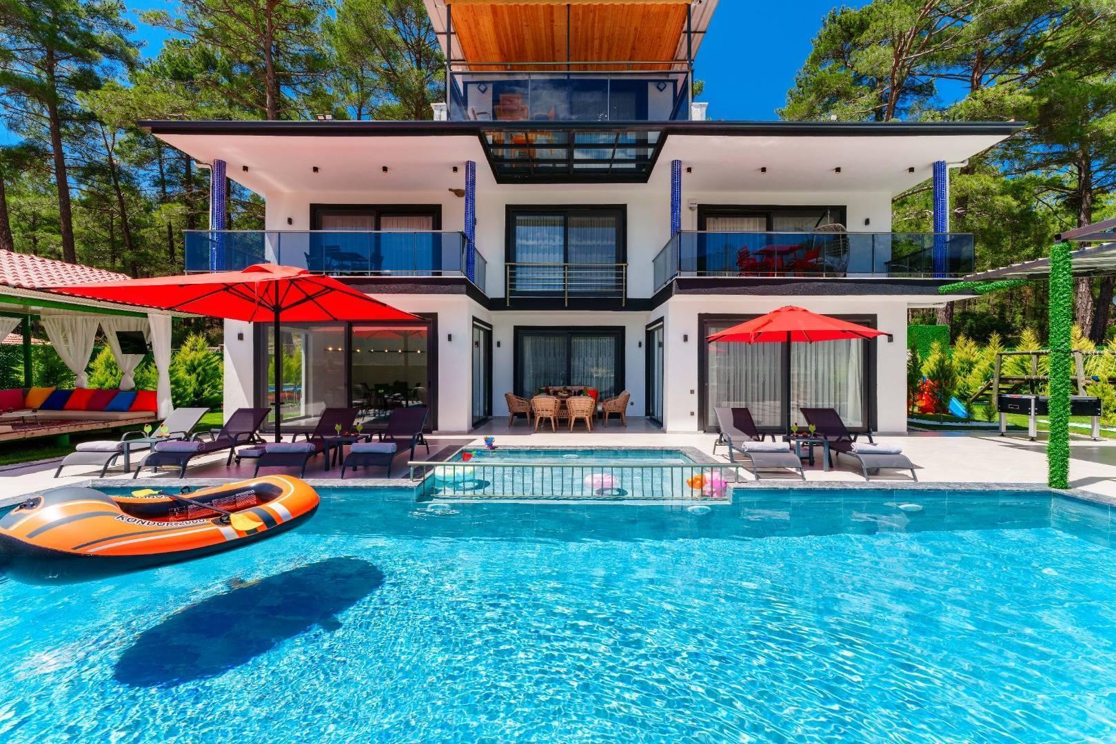 Kaş Çamlıova'da Lüks Tasarımlı, Açık ve Kapalı Havuzlu, 4+1 Şık Villa-42260