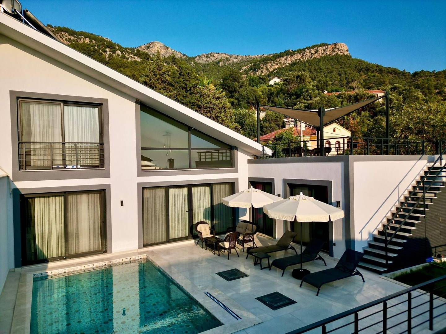 Fethiye Faralya'da Sakin Konumda, Özel Havuzlu, İkiz Villa