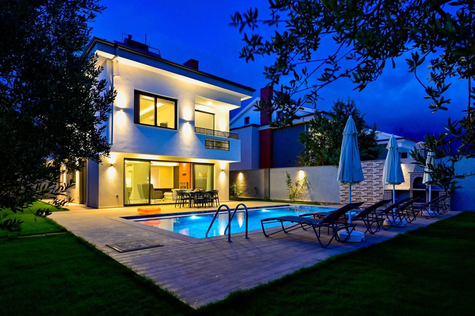Fethiye Ölüdeniz'de Geniş Bahçede, Özel Havuzlu, Merkezi Villa-39058