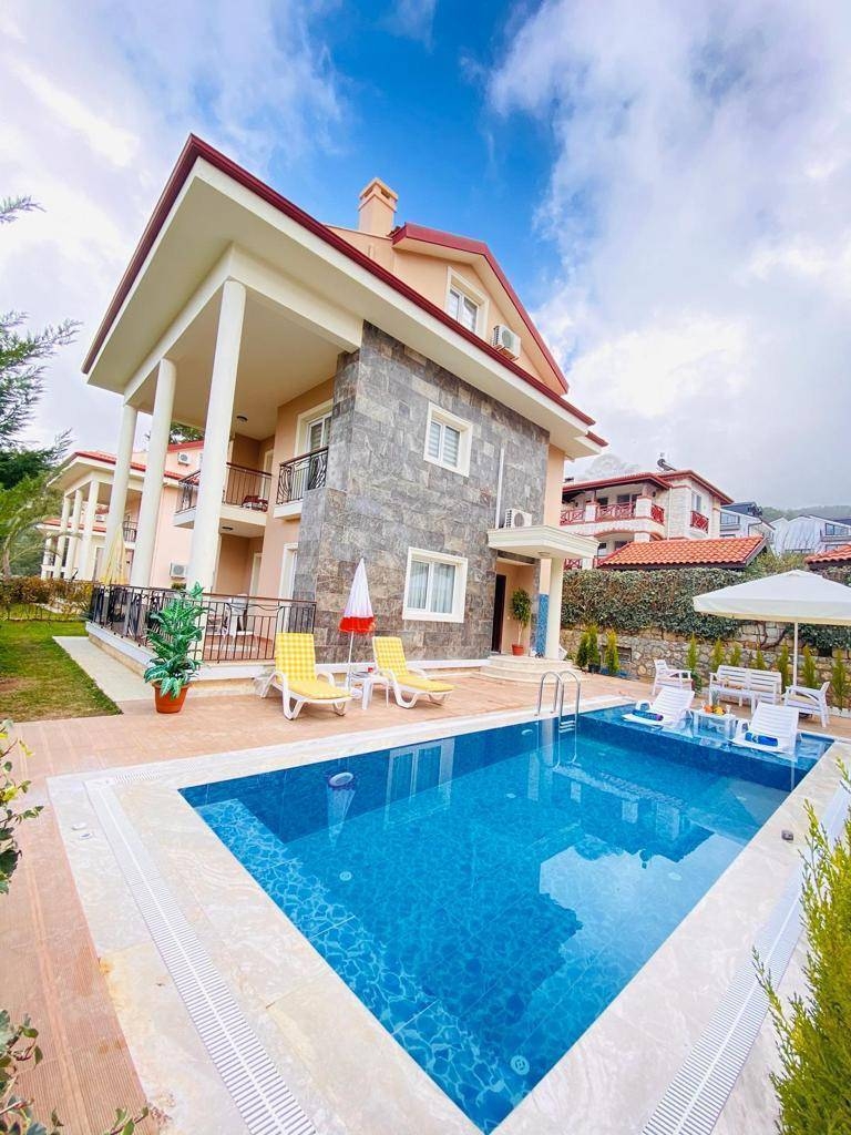 Fethiye Ölüdeniz'de Site İçerisinde, Ortak ve Özel Havuzlu, Şık Villa