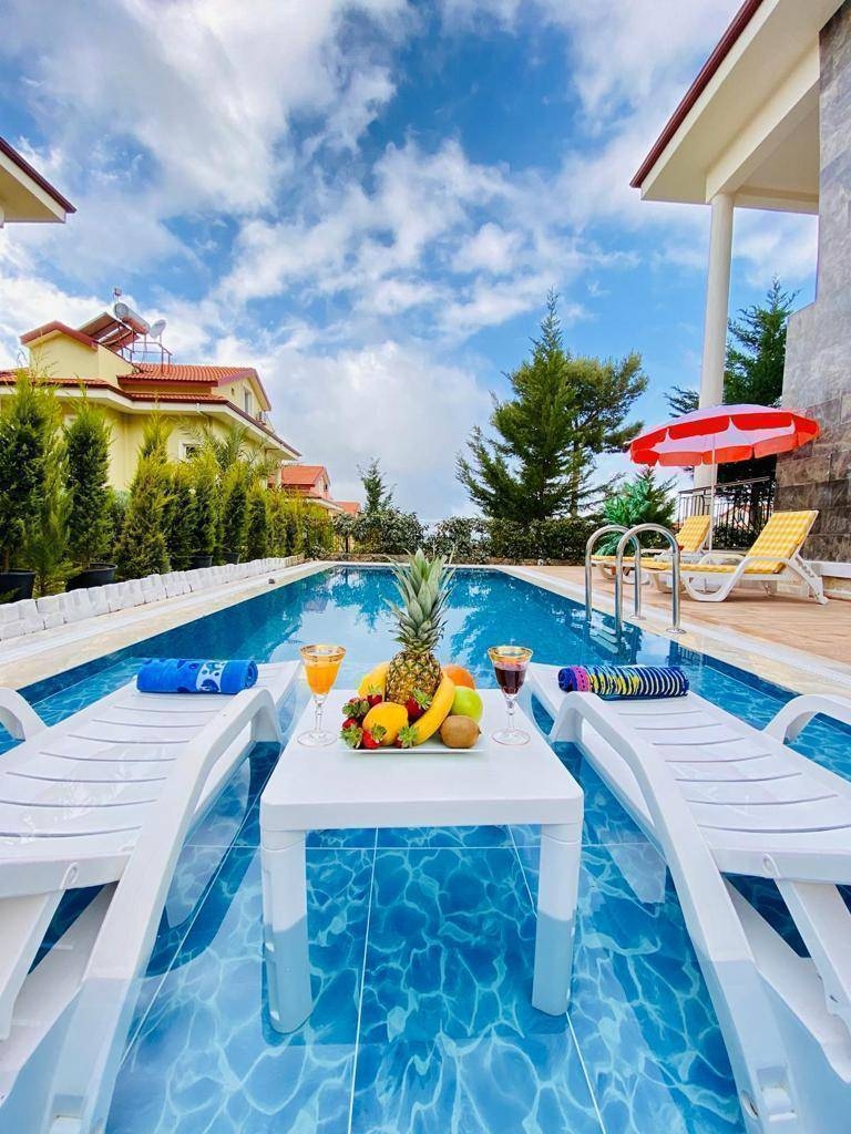 Fethiye Ölüdeniz'de Site İçerisinde, Ortak ve Özel Havuzlu, Şık Villa