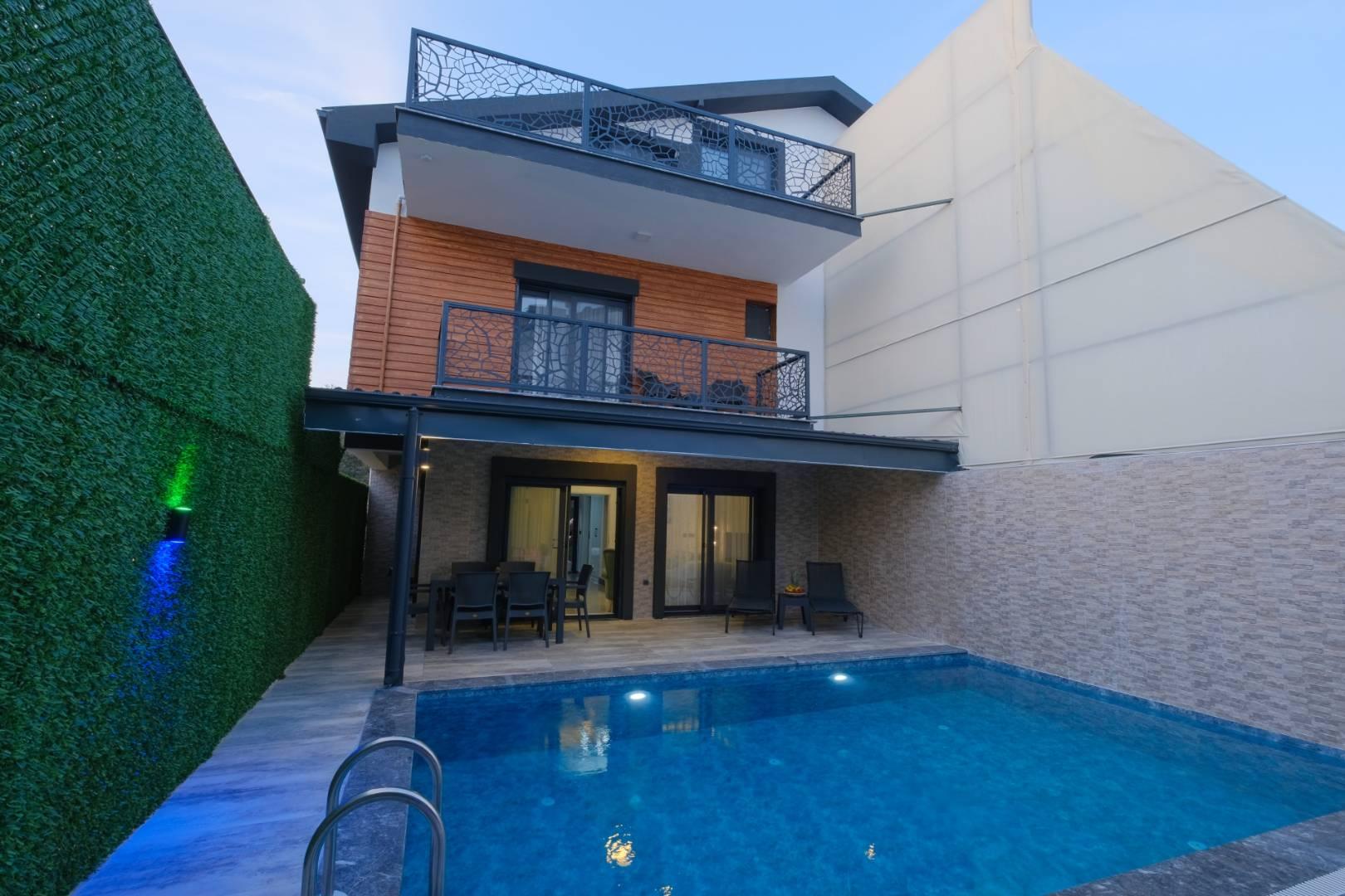 Fethiye Akarca'da Merkezi Konumda, Özel Havuzlu, Modern Villa-42131