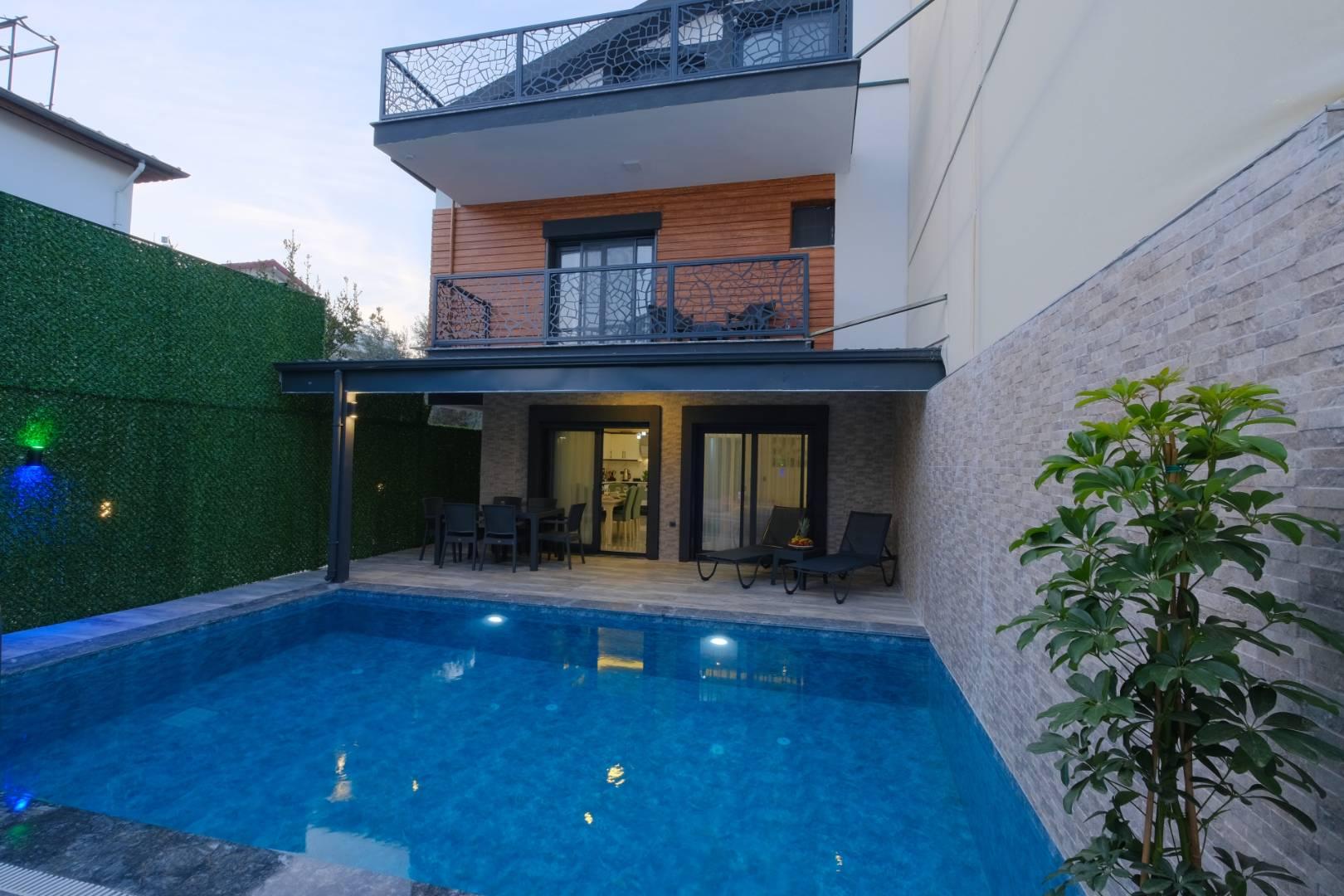 Fethiye Akarca'da Merkezi Konumda, Özel Havuzlu, Modern Villa-42131