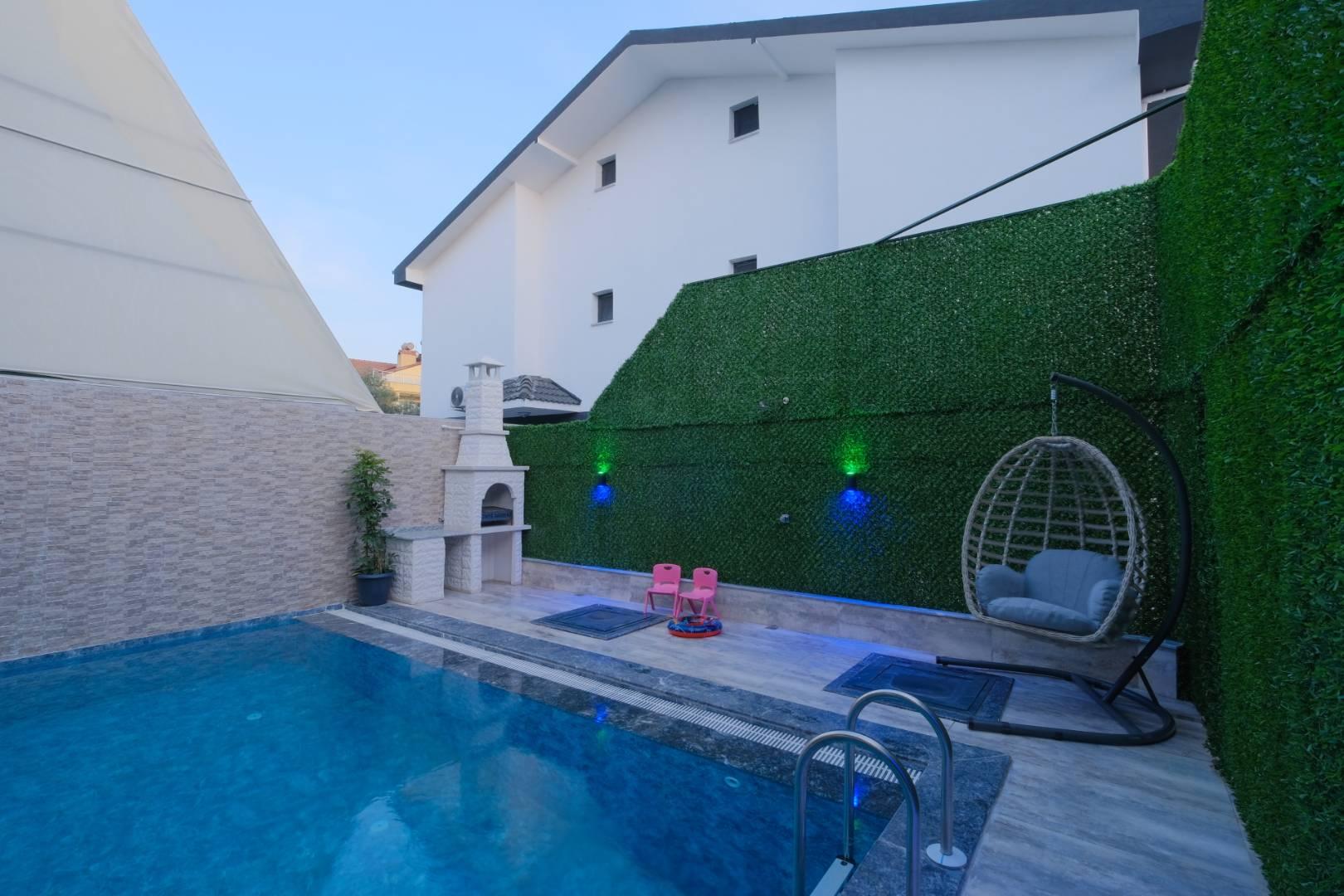 Fethiye Akarca'da Merkezi Konumda, Özel Havuzlu, Modern Villa-42131