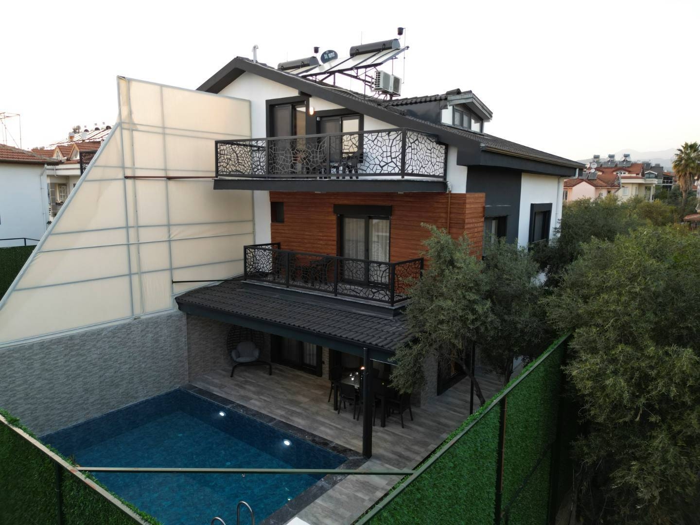 Fethiye Akarca'da Merkezi Yakın Konumda, Özel Havuzlu, İkiz Villa