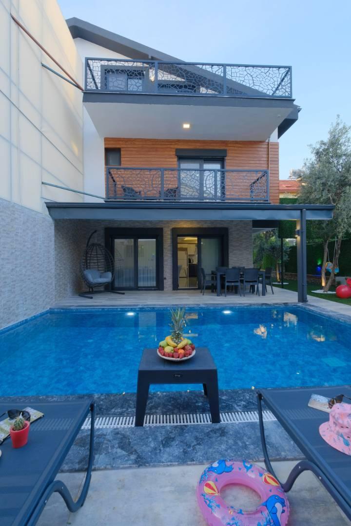 Fethiye Akarca'da Merkezi Yakın Konumda, Özel Havuzlu, İkiz Villa-41951