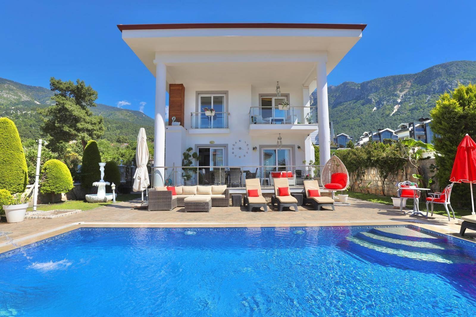 Fethiye Ölüdeniz'de Geniş Ailelere Uygun, Özel Havuzlu, Şık Villa