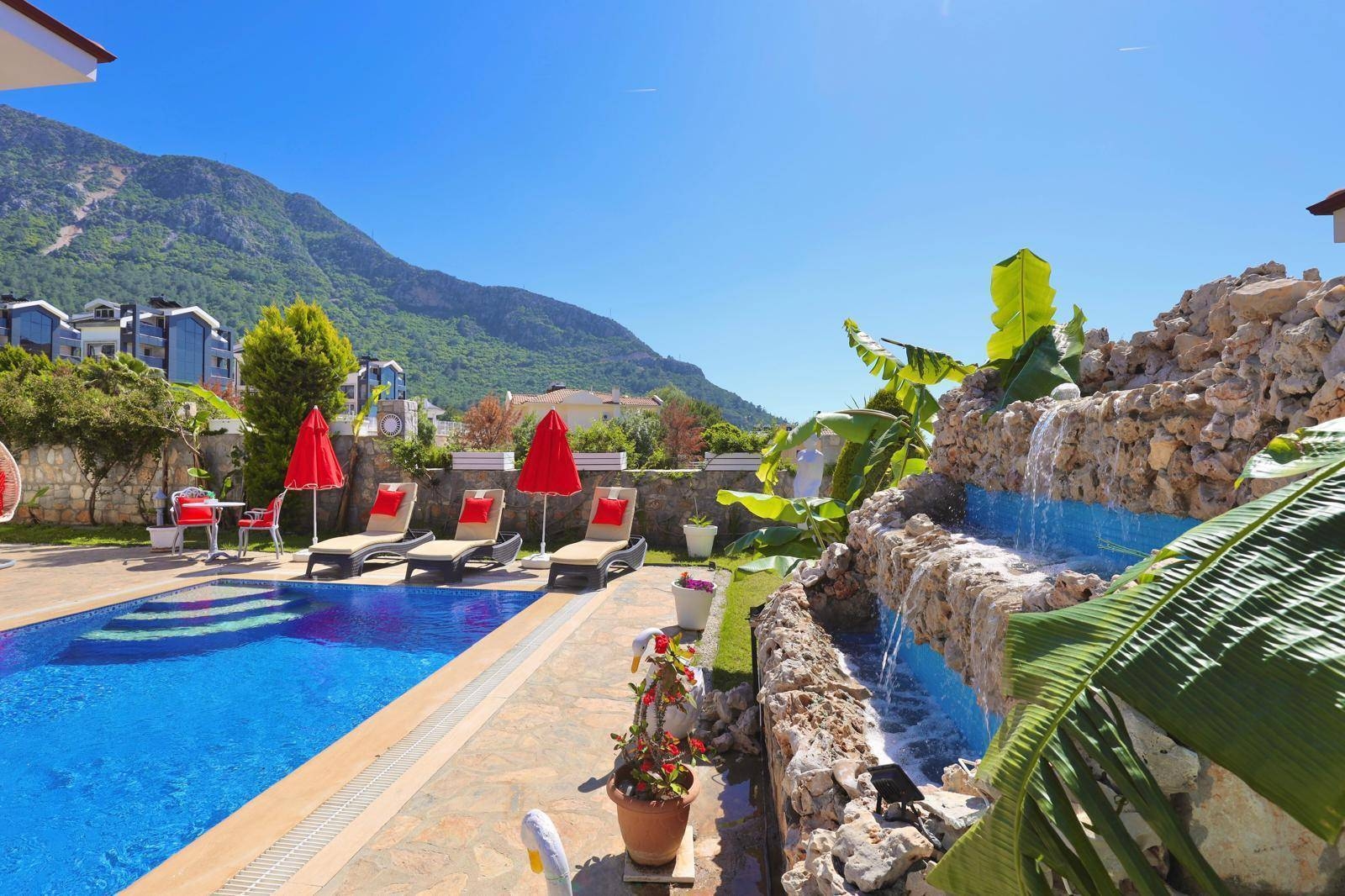 Fethiye Ölüdeniz'de Geniş Ailelere Uygun, Özel Havuzlu, Şık Villa