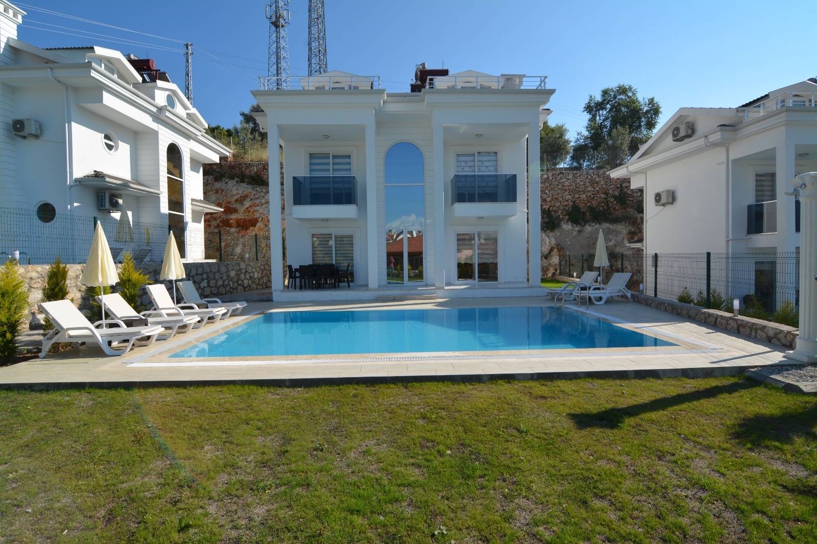 Fethiye Ölüdeniz'de Modern Tasarımlı, Özel Havuzlu, 8 Kişilik Villa