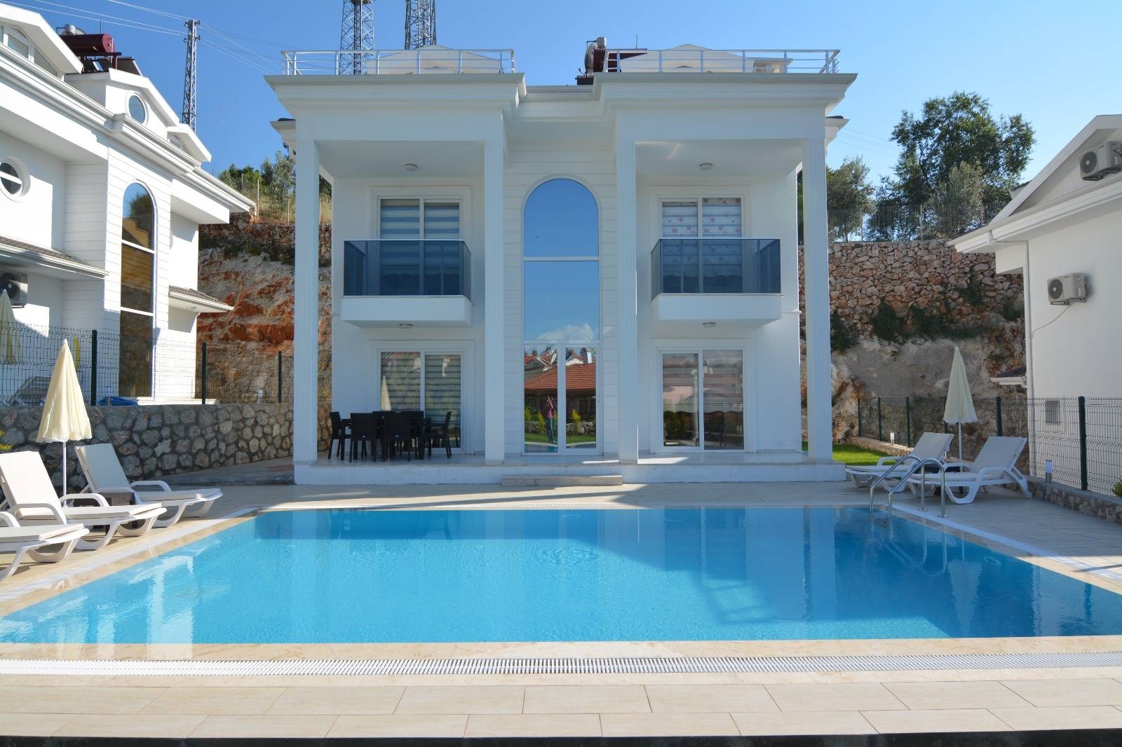 Fethiye Ölüdeniz'de Modern Tasarımlı, Özel Havuzlu, 8 Kişilik Villa