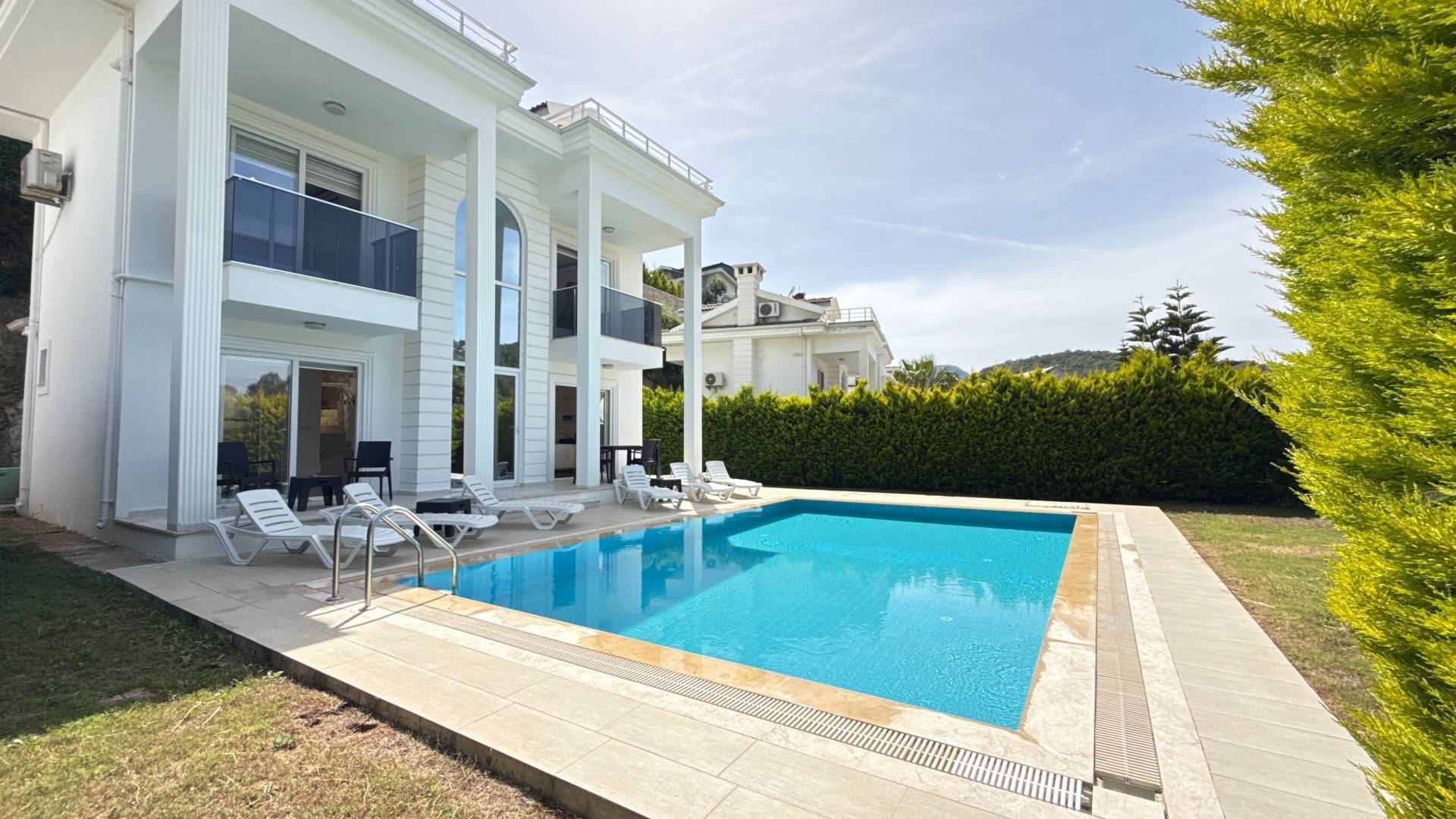 Fethiye Ölüdeniz'de Sakin Konumda, Özel Havuzlu, 4+1 Villa