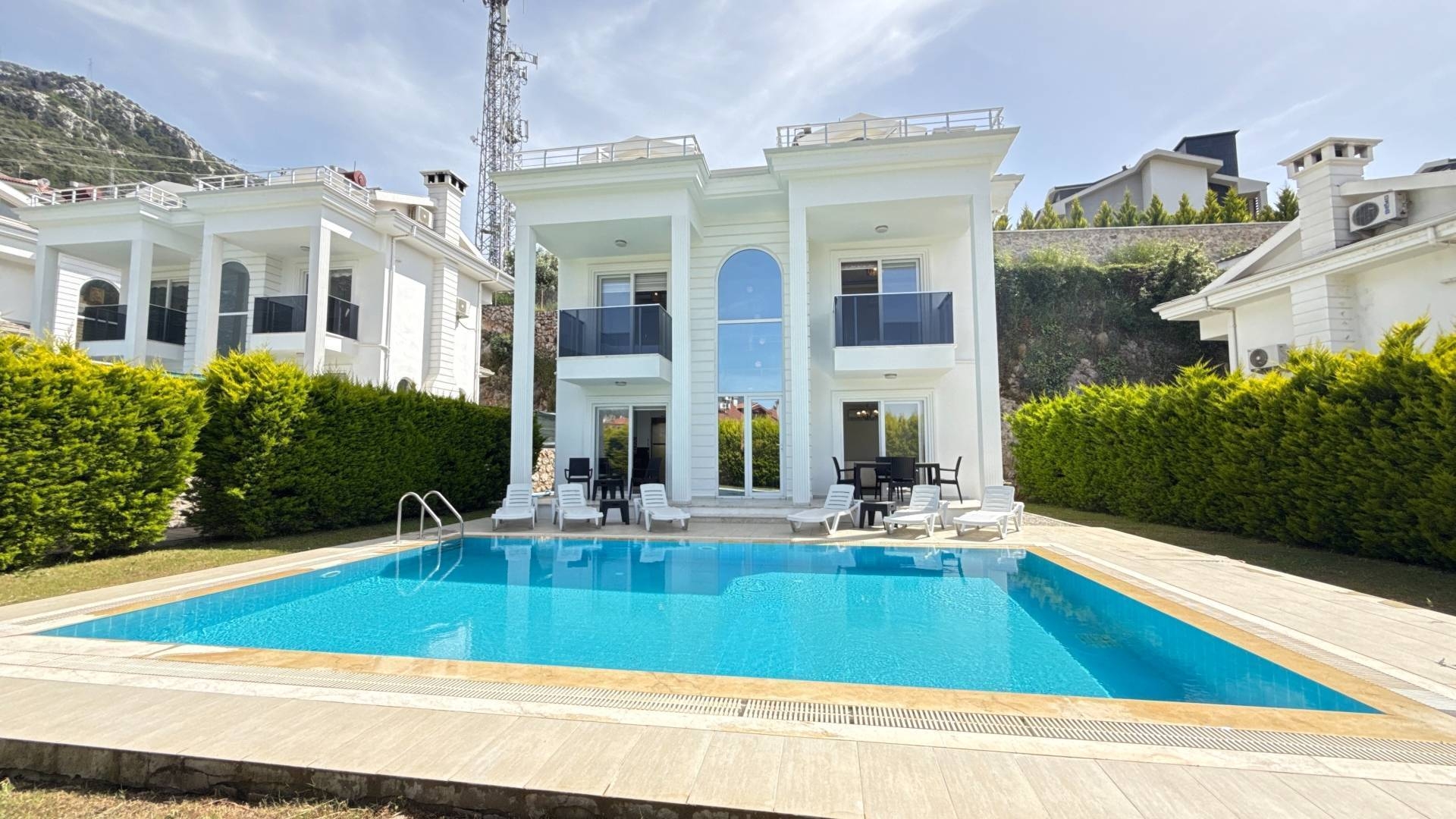 Fethiye Ölüdeniz'de Sakin Konumda, Özel Havuzlu, 4+1 Villa