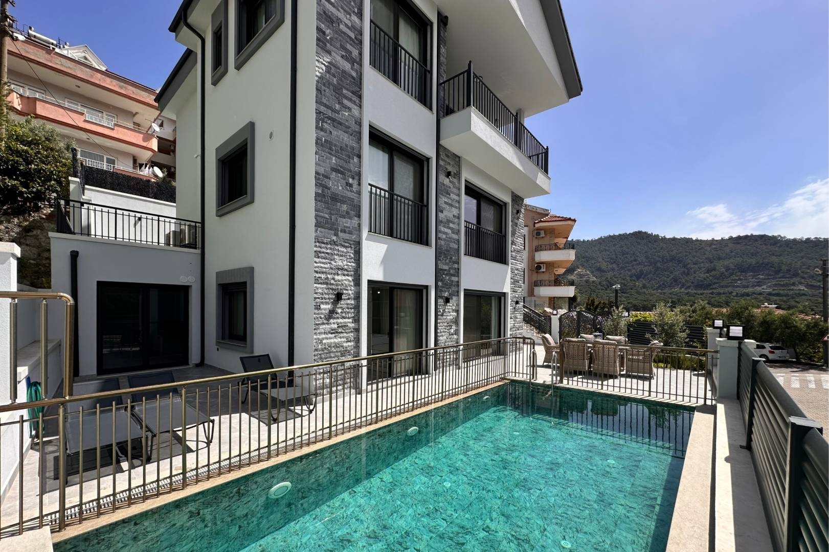 Marmaris Karşıyaka'da Geniş Ailelere Uygun Lüks Villa