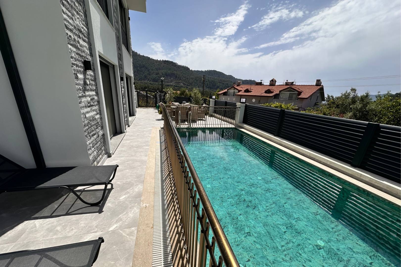 Marmaris Karşıyaka'da Geniş Ailelere Uygun Lüks Villa