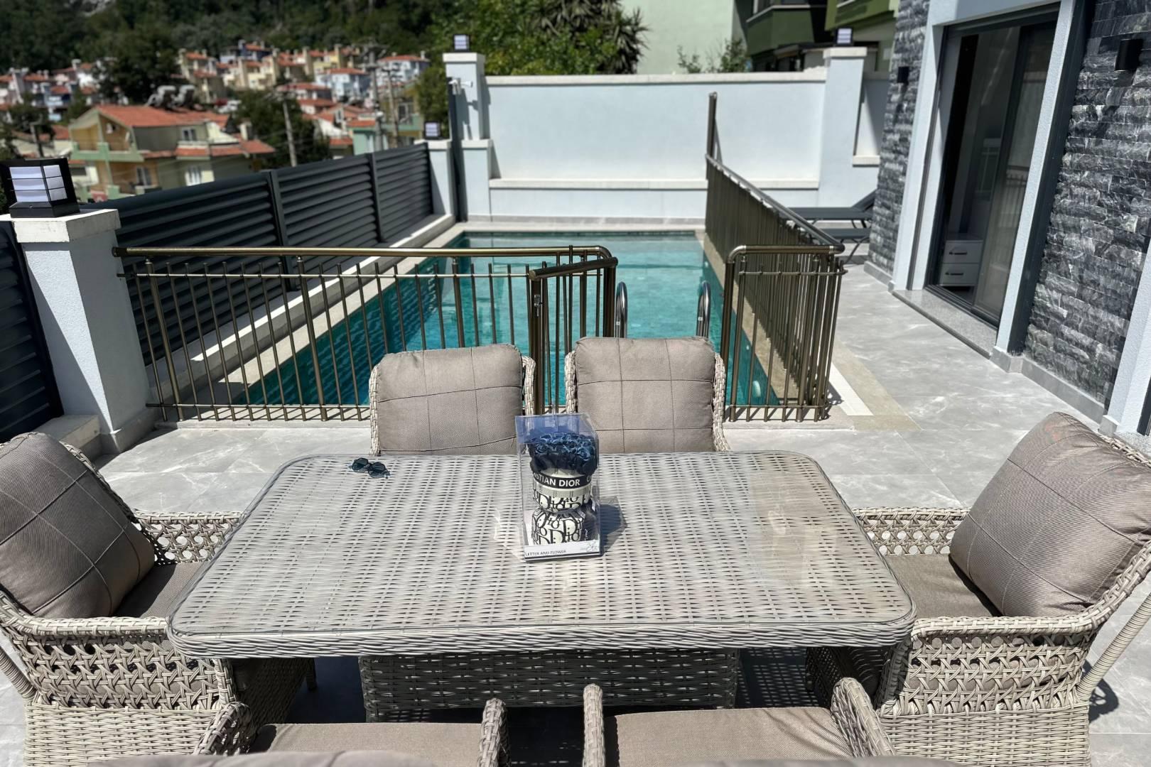 Marmaris Karşıyaka'da Geniş Ailelere Uygun Lüks Villa-42499
