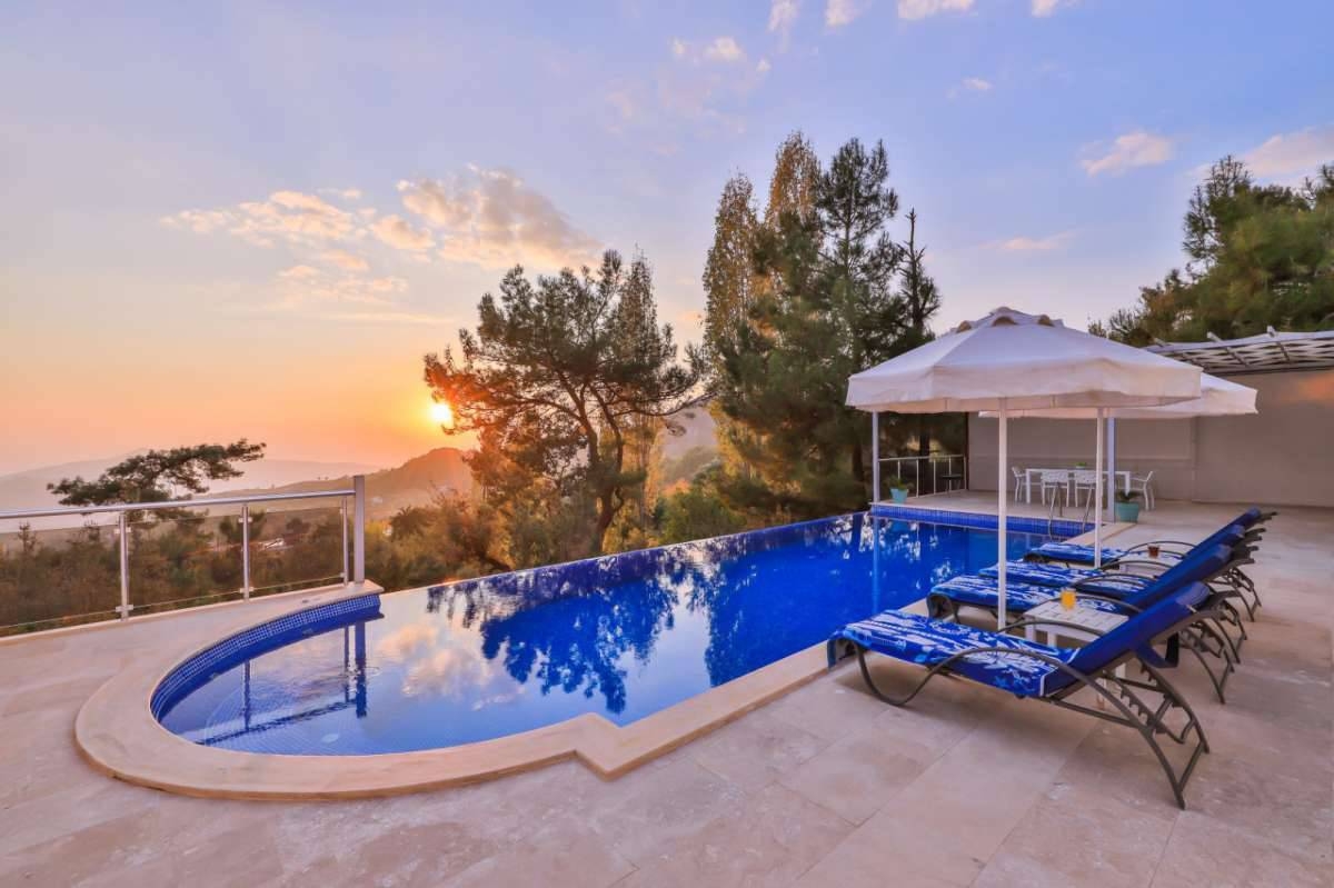 Kaş İslamlar'da Deniz Ve Doğa Manzaralı, Özel Havuzlu, Taş Villa