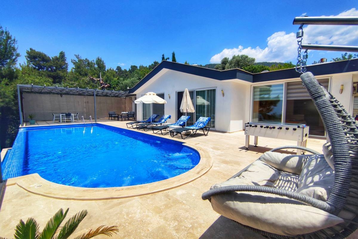 Kaş İslamlar'da Deniz Ve Doğa Manzaralı, Özel Havuzlu, Taş Villa