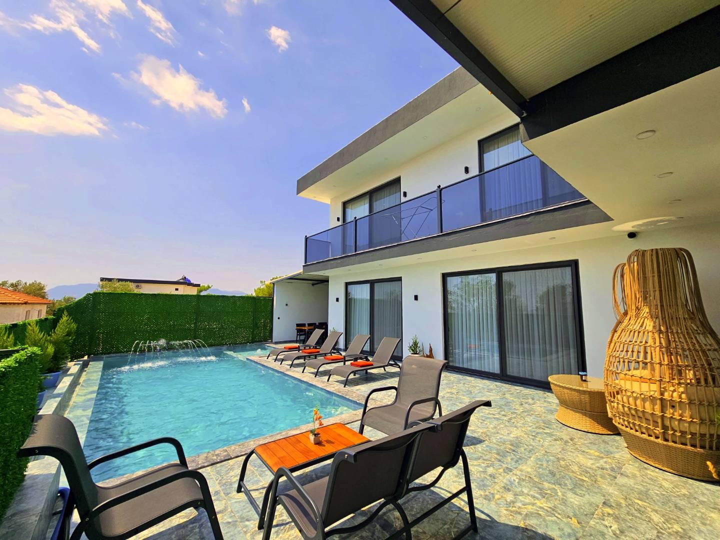 Kaş Çavdır'da Deniz Manzaralı, Açık ve Kapalı Havuzlu, Konforlu Villa-39629