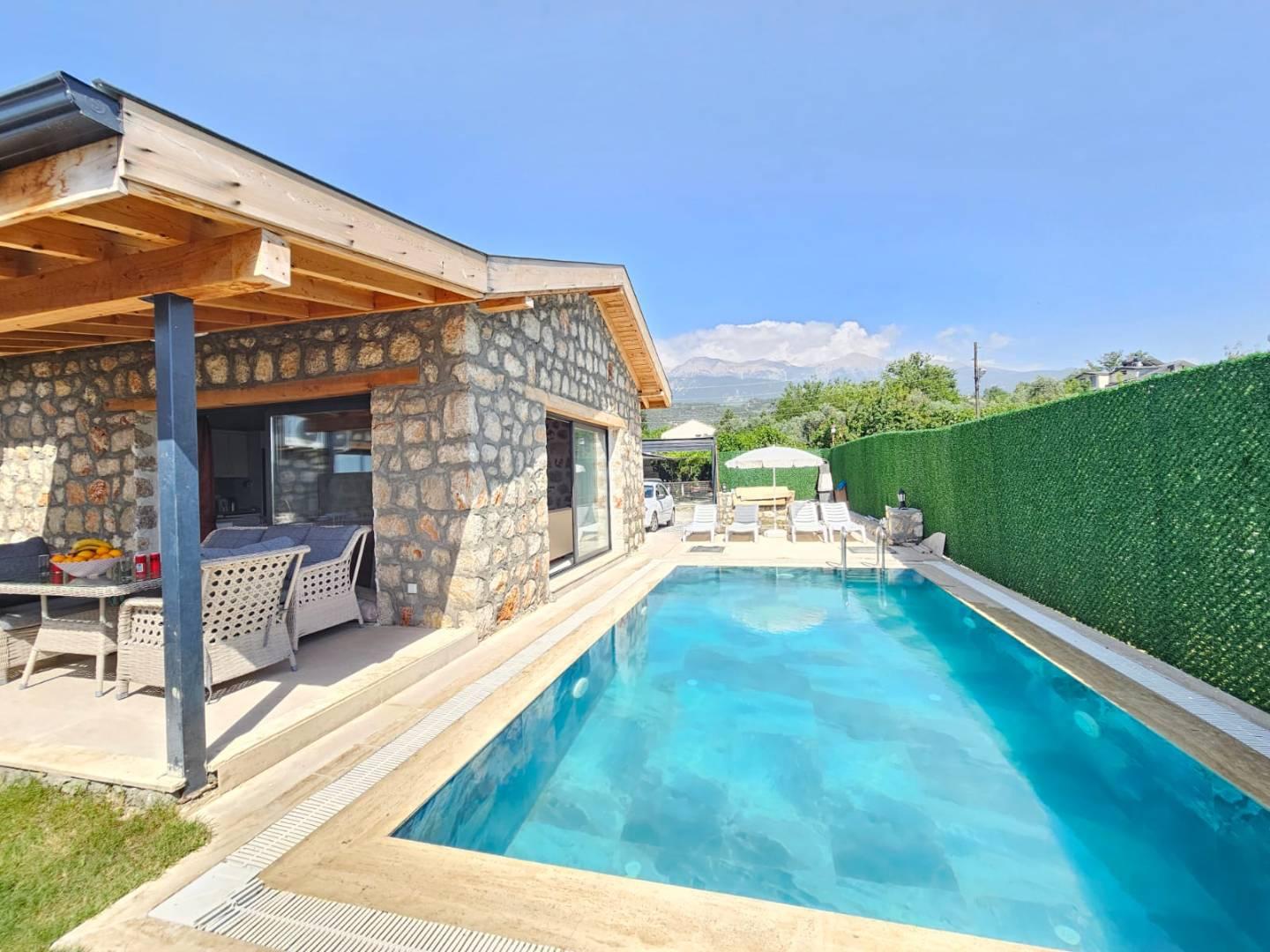 Muğla Seydikemer'de Şehirden Uzak Konumda, Özel Havuzlu, Şık Villa-42764