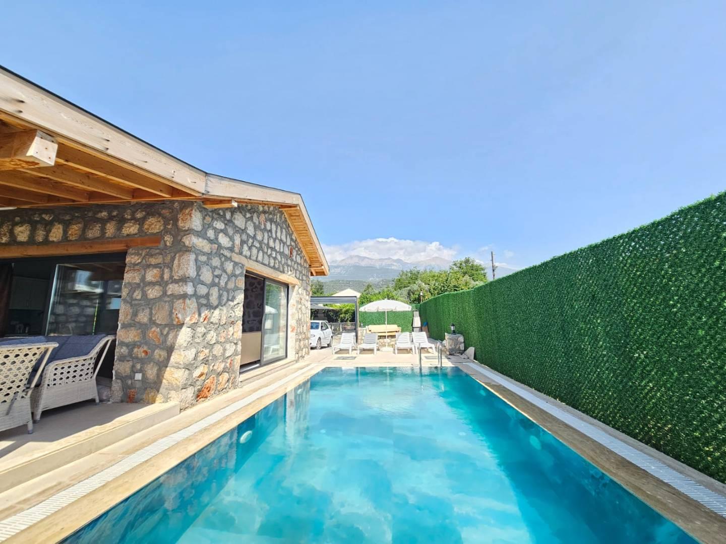 Muğla Seydikemer'de Şehirden Uzak Konumda, Özel Havuzlu, Şık Villa-42764