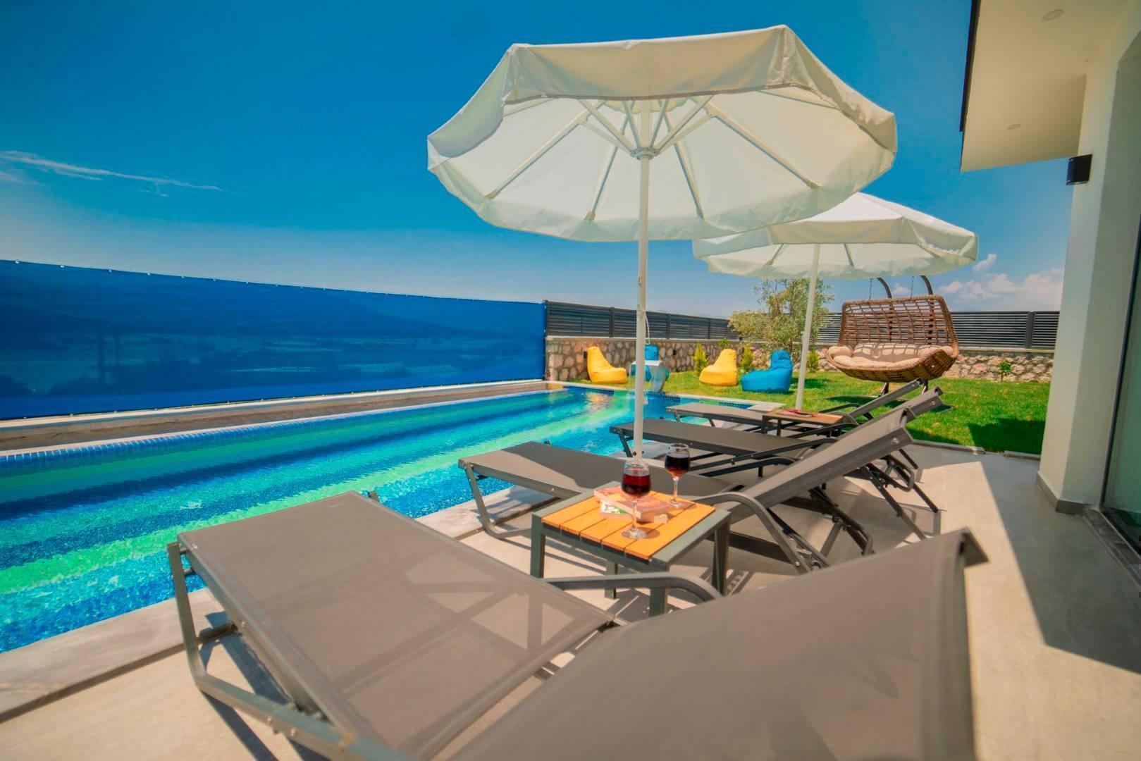 Kaş Yeşilköy'de Geniş Alanlara Sahip, Özel Havuzlu, Şık Villa-41604