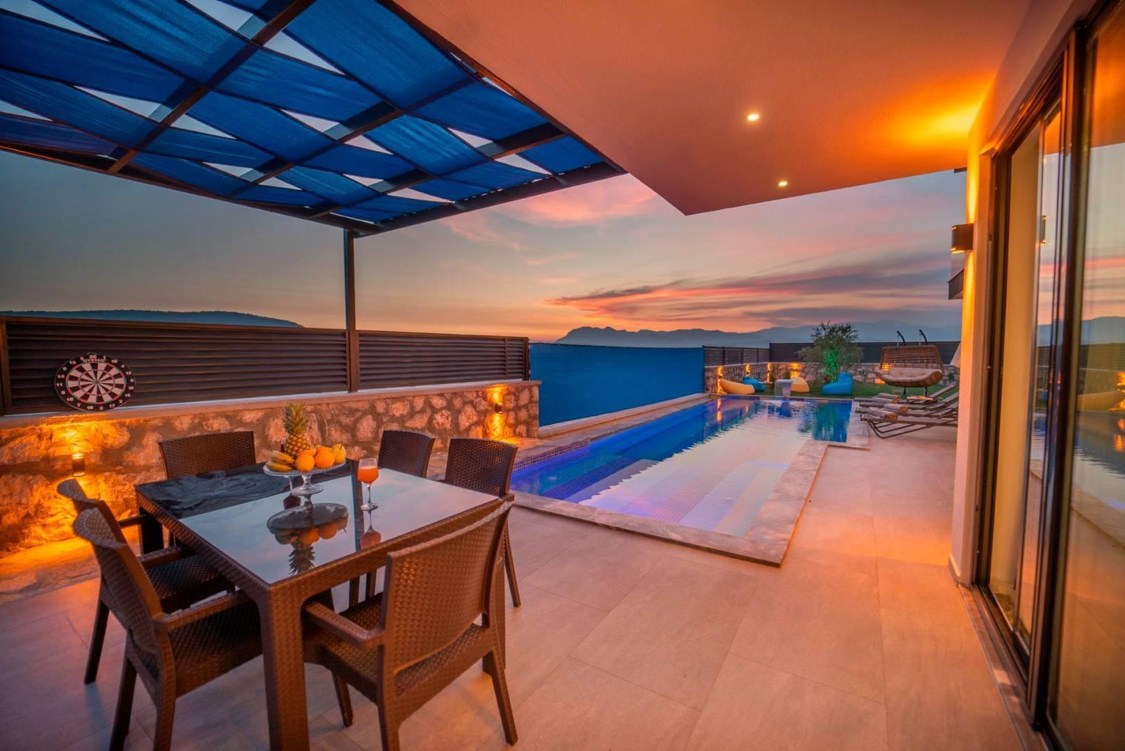 Kaş Yeşilköy'de Geniş Alanlara Sahip, Özel Havuzlu, Şık Villa-41604