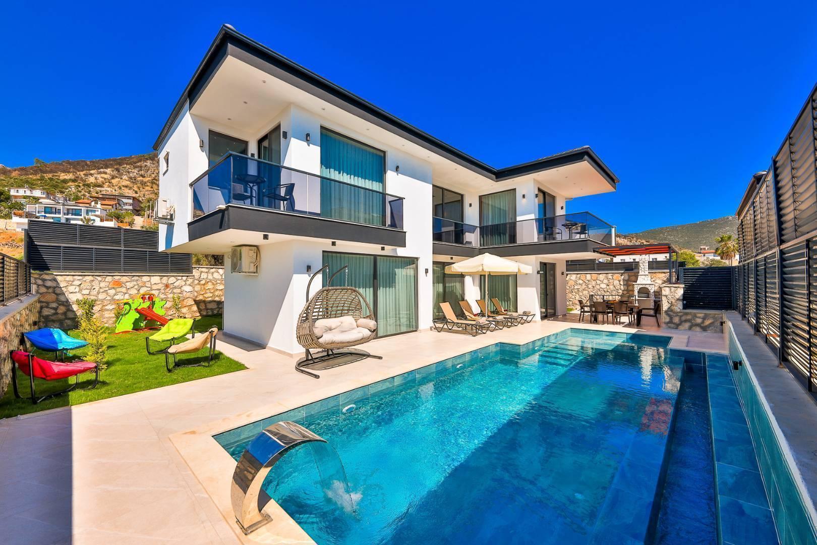 Kaş Yeşilköy'de Geniş Bahçeli, Özel Havuzlu, Kiralık Villa -41603