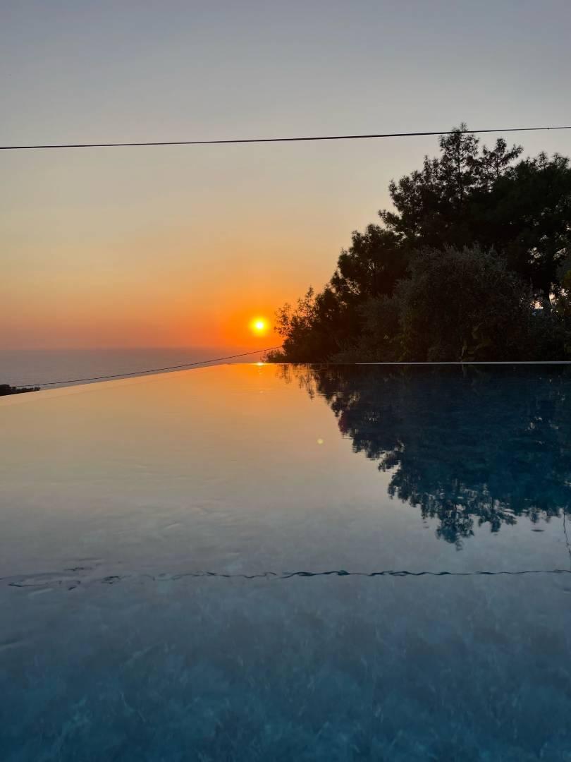 Feyhiye Faralya'da Geniş Bahçeli, Özel Havuzlu, Modern Villa-42005