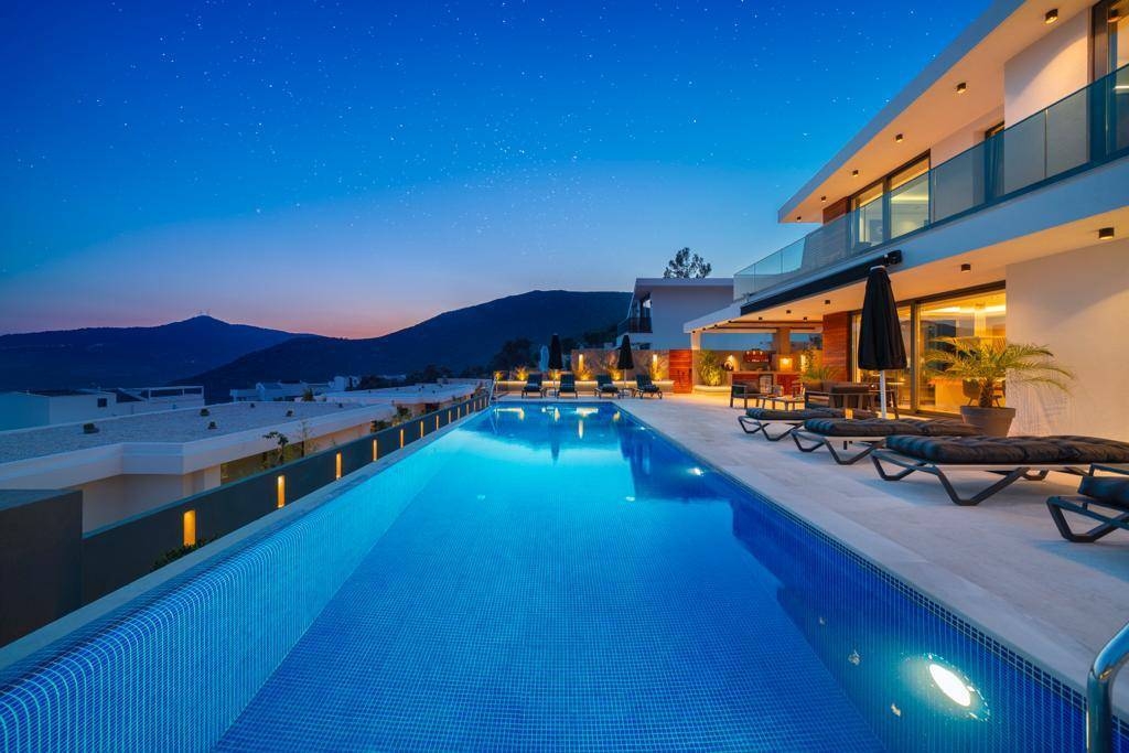 Kaş Kalkan'da Panoramik Deniz Manzaralı, Özel Havuzlu, Geniş Villa