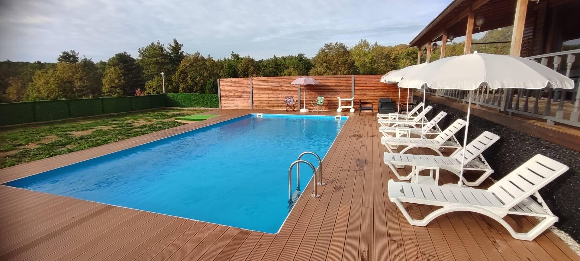 Yalova Armutlu'da Otantik Mimarili, Isıtmalı Havuzlu, Şık Villa-35189