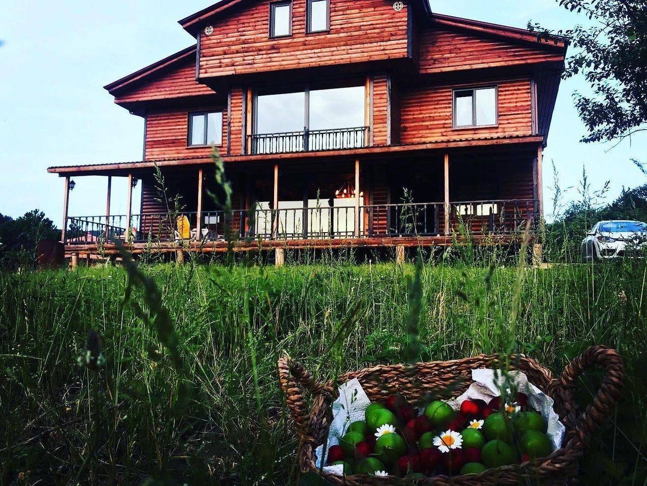 Yalova Armutlu'da Otantik Mimarili, Isıtmalı Havuzlu, Şık Villa