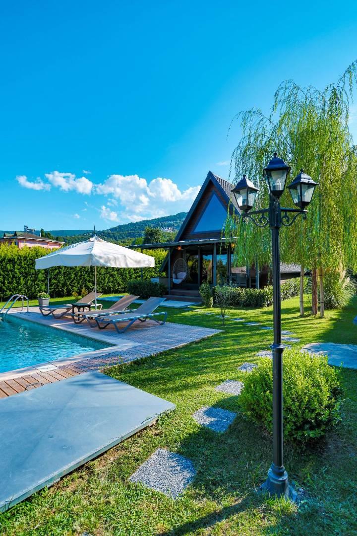 Sapanca'da Doğa İle Baş Başa, Isıtmalı Özel Havuzlu, Konforlu Bungalov-40351