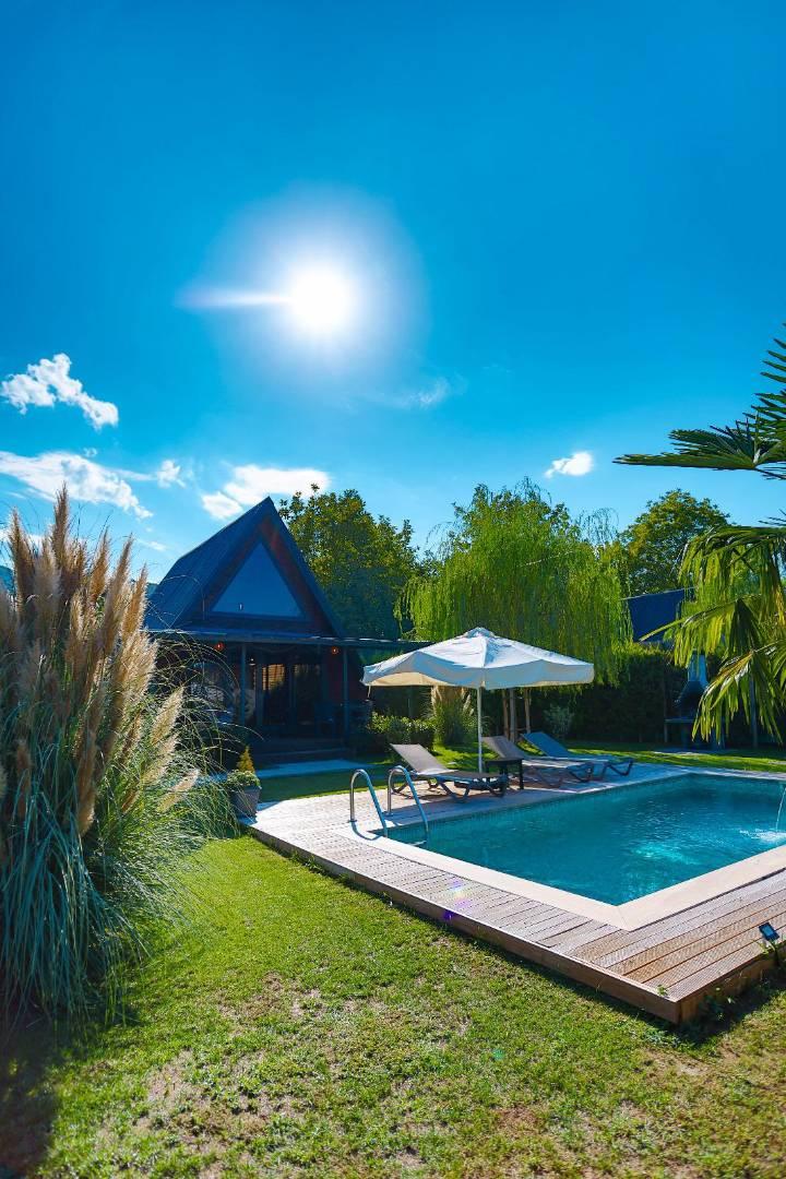 Sapanca'da Doğa İle Baş Başa, Isıtmalı Özel Havuzlu, Konforlu Bungalov-40351
