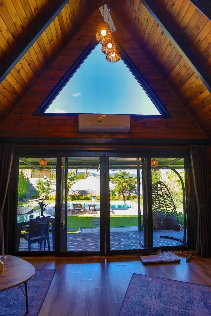 Sapanca'da Doğa İle Baş Başa, Isıtmalı Özel Havuzlu, Konforlu Bungalov-40351