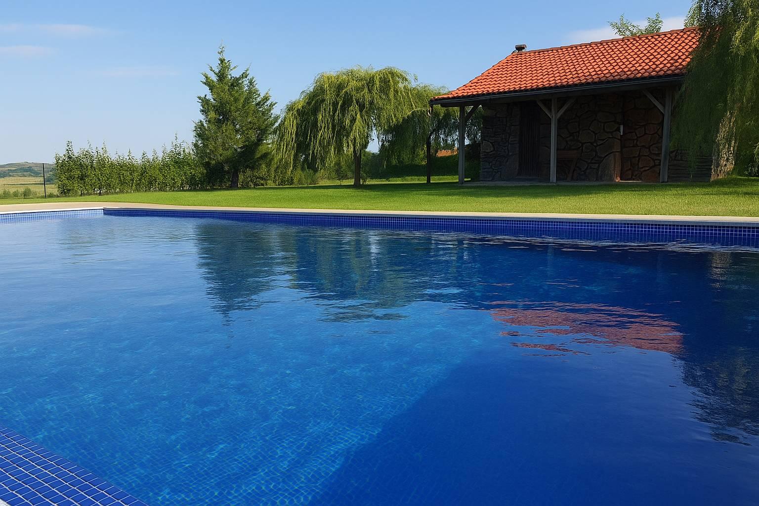 Yenişehir Aydoğdu'da Geniş Bahçeli, Özel Havuzlu, Taş Villa-42067