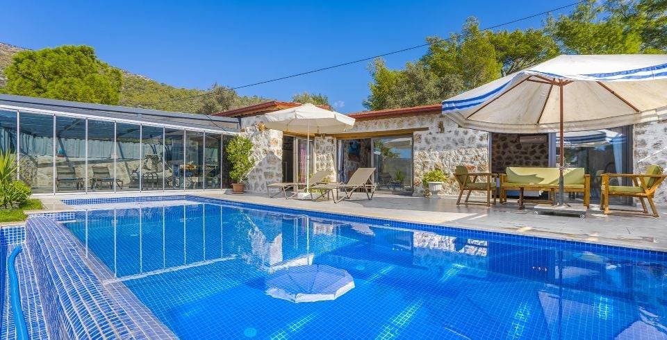 Kaş Yeşilköy'de Yeşillikler İçerisinde, Özel Havuzlu, Konforlu Villa