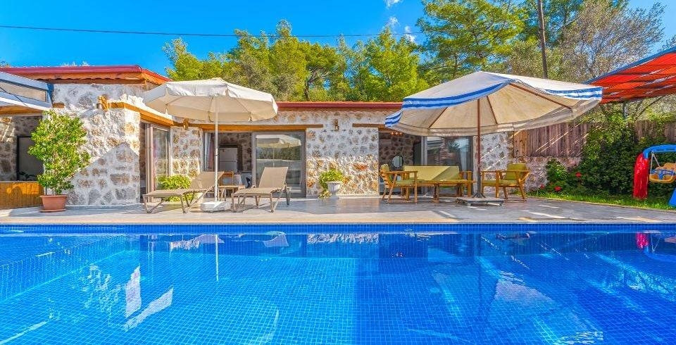 Kaş Yeşilköy'de Yeşillikler İçerisinde, Özel Havuzlu, Konforlu Villa