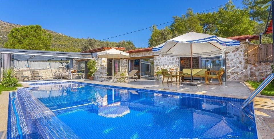 Kaş Yeşilköy'de Yeşillikler İçerisinde, Özel Havuzlu, Konforlu Villa